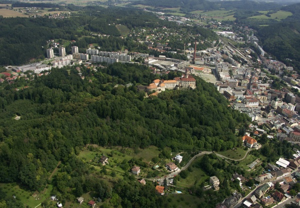 15 Plhov, Bartoň.vila a zámek.jpg